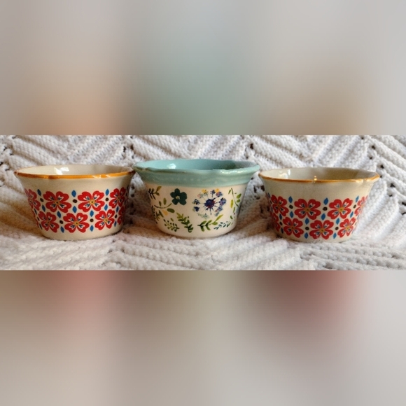 3 Pioneer Woman Multicolor Scalloped Ramekin Flower Spring - Picture 2 of 7